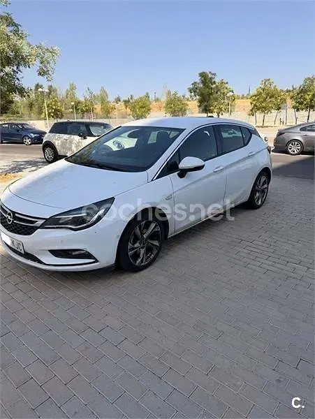 Usado Opel Astra Excellence 125 CV (91 kW) 2018 Blanco Berlina