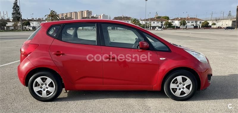 Usado Kia Venga 90 CV (66 kW) 2011 Rojo Utilitario