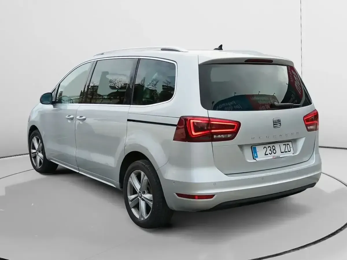 Usado Seat Alhambra XCELLENCE 150 CV (110 kW) 2022 Gris Monovolumen