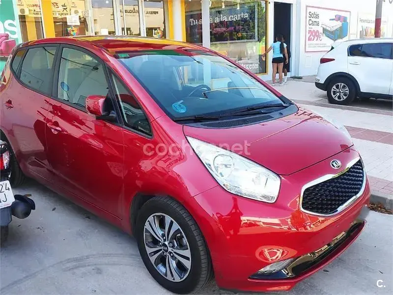 Usado Kia Venga 128 CV (94 kW) 2018 Rojo Utilitario