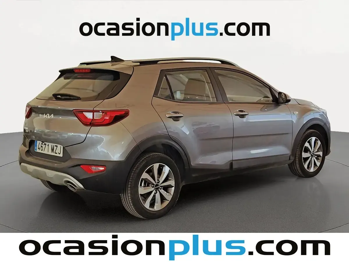 Usado Kia Stonic 100 CV (73 kW) 2025 Gris SUV