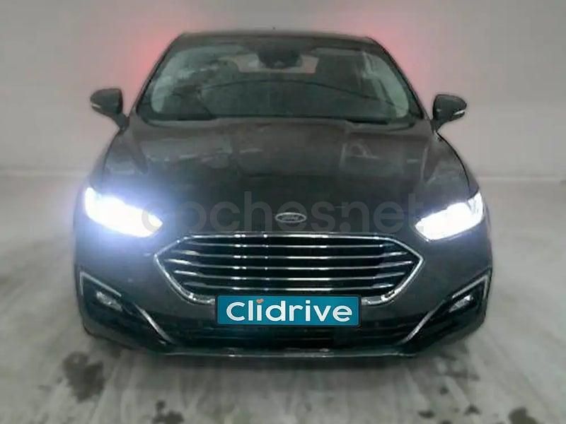 Usado Ford Mondeo Titanium 150 CV (110 kW) 2019 Gris / plata Berlina