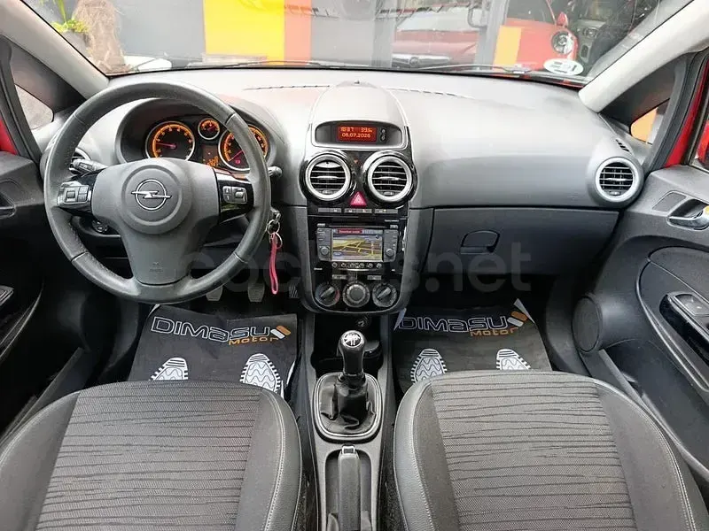 Usado Opel Corsa Color Edition 100 CV (73 kW) 2014 Rojo Utilitario