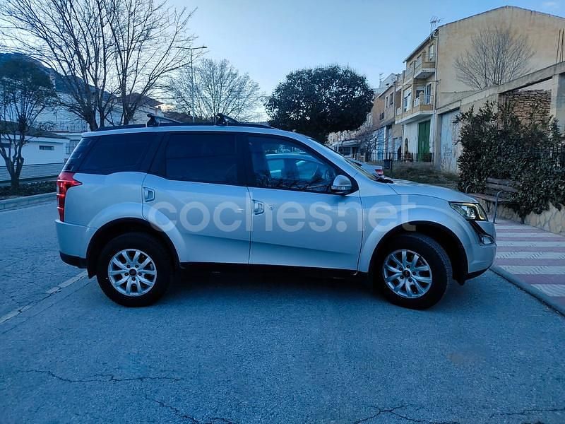 Usado Mahindra XUV500 140 CV (102 kW) 2016 Gris / plata SUV