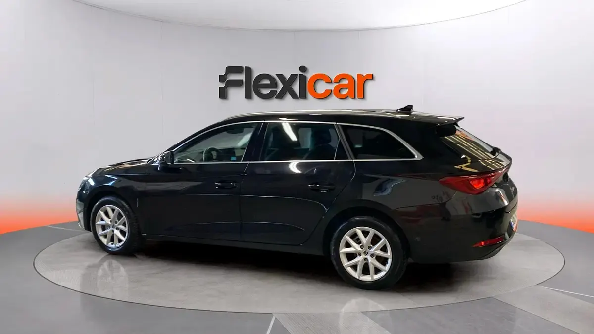 Usado Seat Leon FR 116 CV (85 kW) 2025 Negro Berlina
