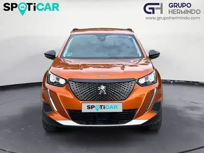 Usado Peugeot 2008 Allure 110 CV (80 kW) 2022 Naranja SUV