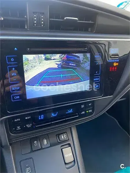 Usado Toyota Auris Hybrid Active 136 CV (100 kW) 2018 Blanco Familiar