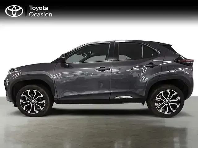 Używany Toyota Yaris Hybrid Active 130 KM (95 kW) 2025 Szary Pickup