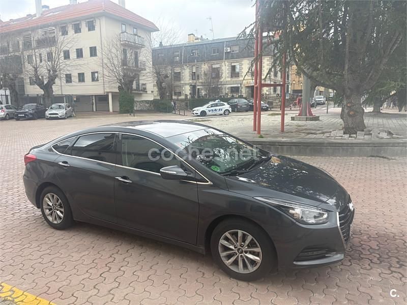 Usado Hyundai i40 115 CV (84 kW) 2016 Gris / plata Berlina