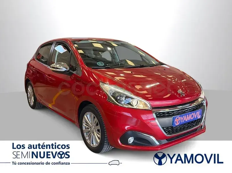 Usado Peugeot 208 Signature Sky 82 CV (60 kW) 2019 Rojo Utilitario