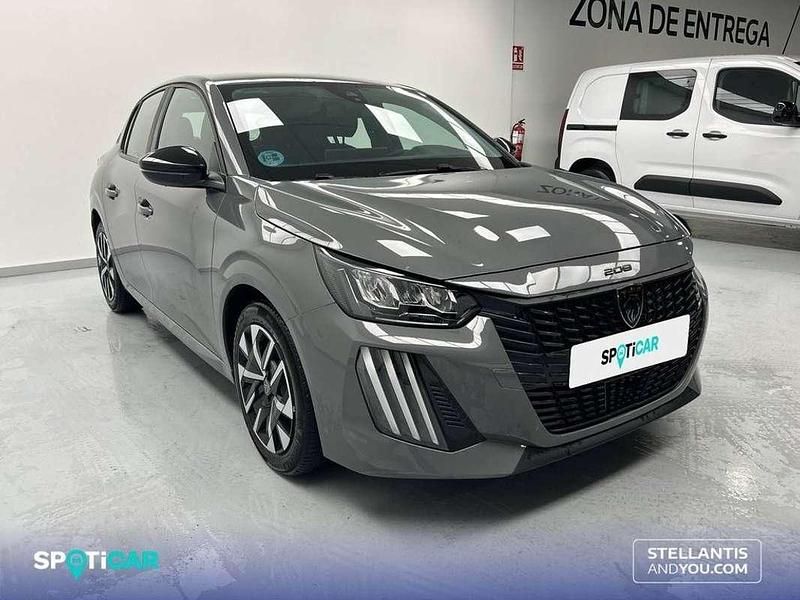 Usado Peugeot 208 Active 102 CV (75 kW) 2024 Gris Utilitario