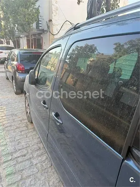 Usado Peugeot Partner Tepee Active 115 CV (84 kW) 2012 Azul Monovolumen