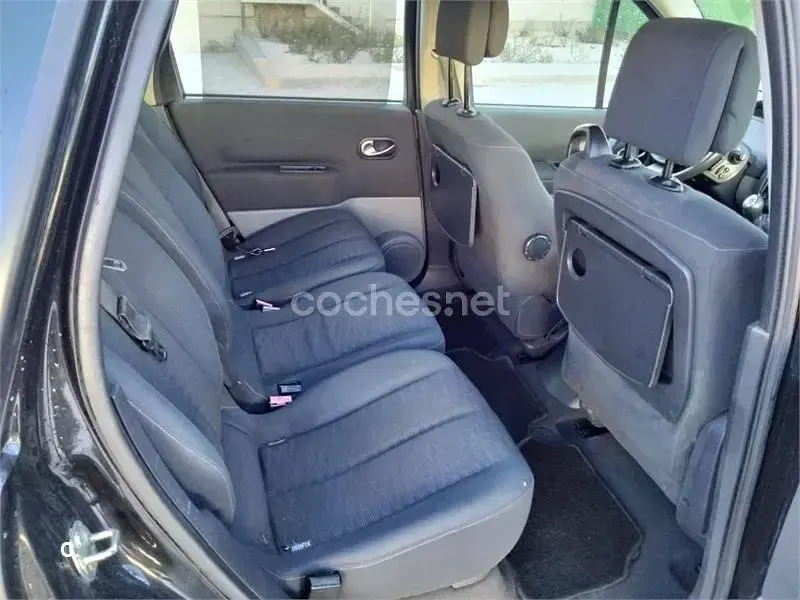 Usado Renault Scenic E-Tech Dynamique 105 CV (77 kW) 2006 Negro Monovolumen