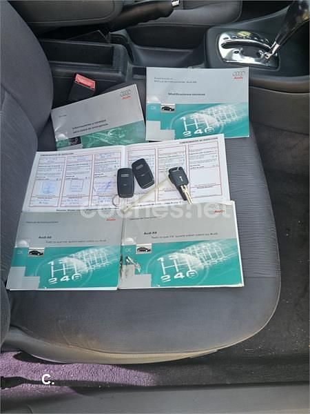 Usado Audi A6 150 CV (110 kW) 1998 Gris / plata Berlina