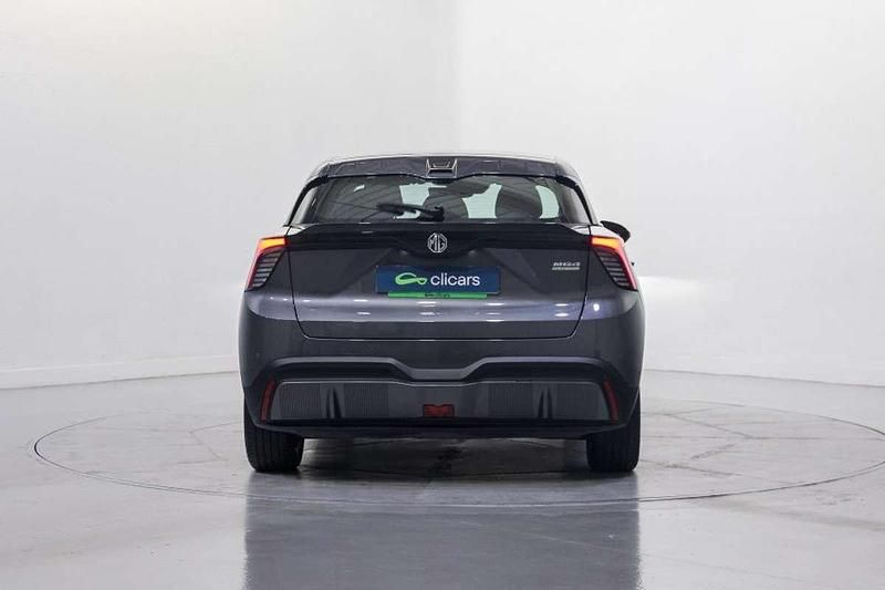 Käytetty MG MG4 EV 125 kW (170 HP) 2023 Harmaa Viistoperä