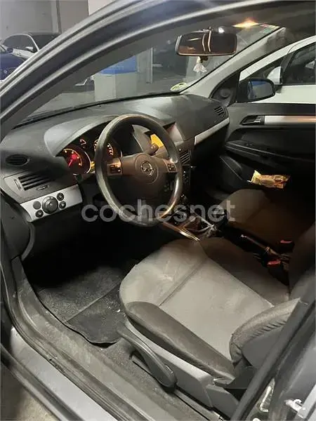Usado Opel Astra Enjoy 100 CV (73 kW) 2005 Gris / plata Berlina