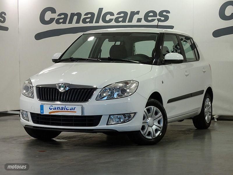 Blanco Usado 2011 Skoda Fabia Berlina | 4925 € (Buen precio) - Imagen 1/4