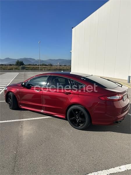 Usado Ford Mondeo ST-Line 240 CV (176 kW) 2017 Granate Berlina