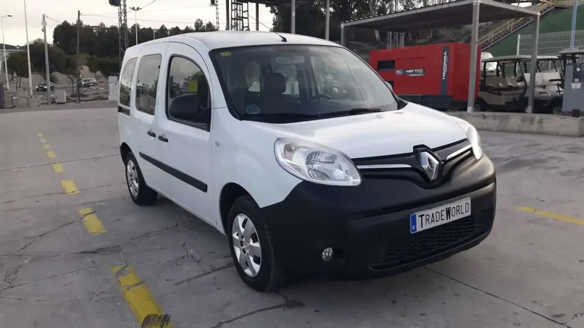 Usado Renault Kangoo LIMITED 95 CV (69 kW) 2021 Blanco Monovolumen