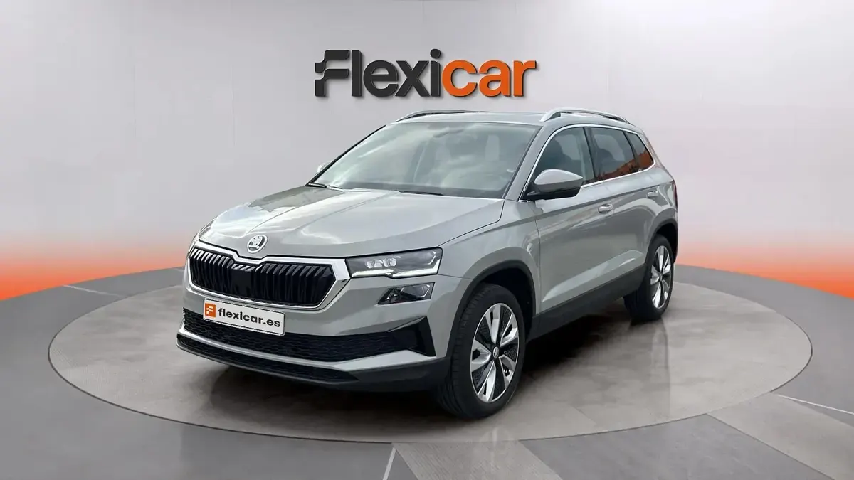 Usado Skoda Karoq Selection 150 CV (110 kW) 2024 Gris SUV