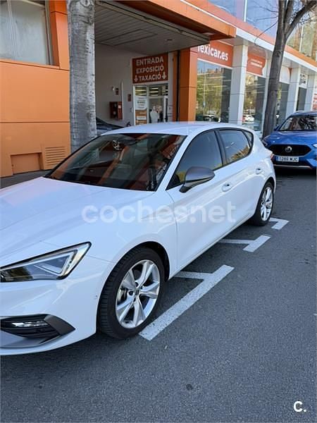 Usado Seat Leon FR 116 CV (85 kW) 2025 Blanco Berlina