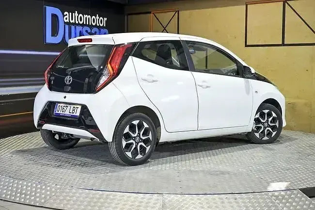 Usado Toyota Aygo X-play 72 CV (52 kW) 2019 Blanco Utilitario