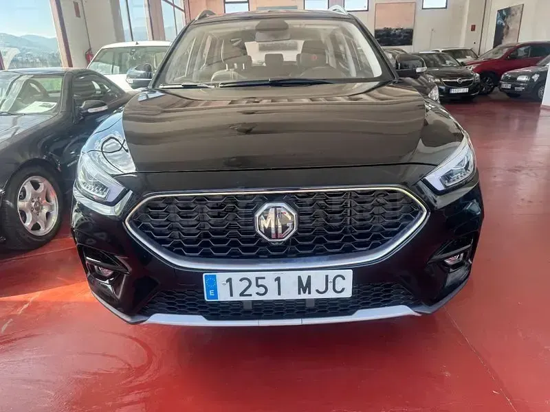 Usado MG ZS Luxury 111 CV (81 kW) 2023 Negro SUV