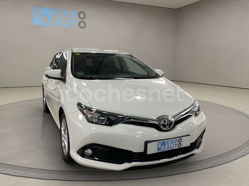 Blanco Usado 2015 Toyota Auris Active Berlina | 12.475 € (Precio justo) - Imagen 1/4