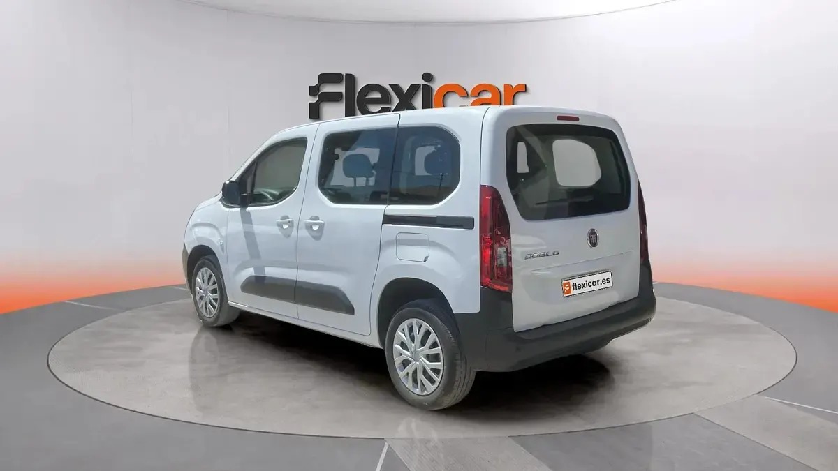 Usado Fiat Doblò 102 CV (75 kW) 2023 Blanco Monovolumen