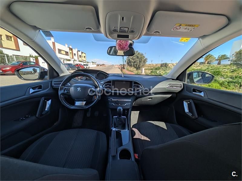 Usado Peugeot 308 Active 92 CV (67 kW) 2014 Negro Berlina