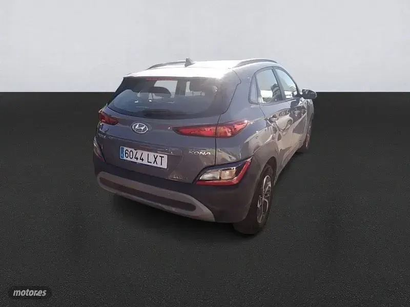 Usado Hyundai Kona 141 CV (103 kW) 2022 Gris SUV