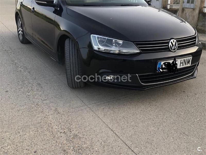 Usado VW Jetta Advance 140 CV (102 kW) 2013 Negro Berlina