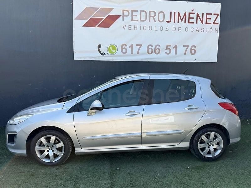 Usado Peugeot 308 Allure 120 CV (88 kW) 2013 Gris / plata Berlina