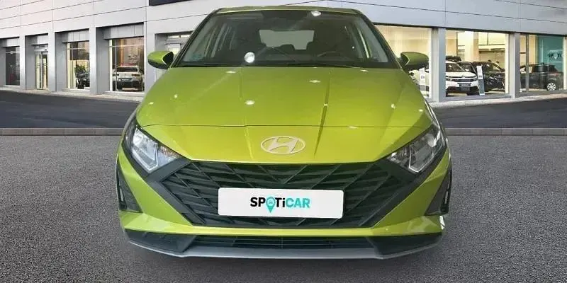 Usado Hyundai i20 101 CV (74 kW) 2024 Amarillo Utilitario