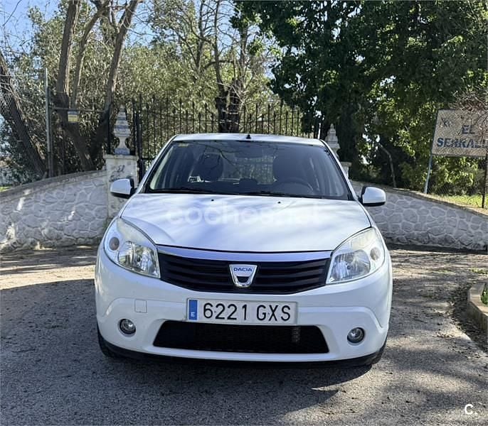 Usado Dacia Sandero Ambiance 75 CV (55 kW) 2010 Blanco Berlina