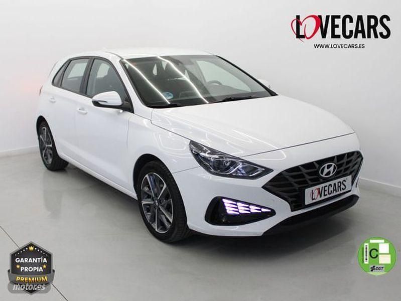 Usado Hyundai i30 110 CV (80 kW) 2021 Blanco Berlina