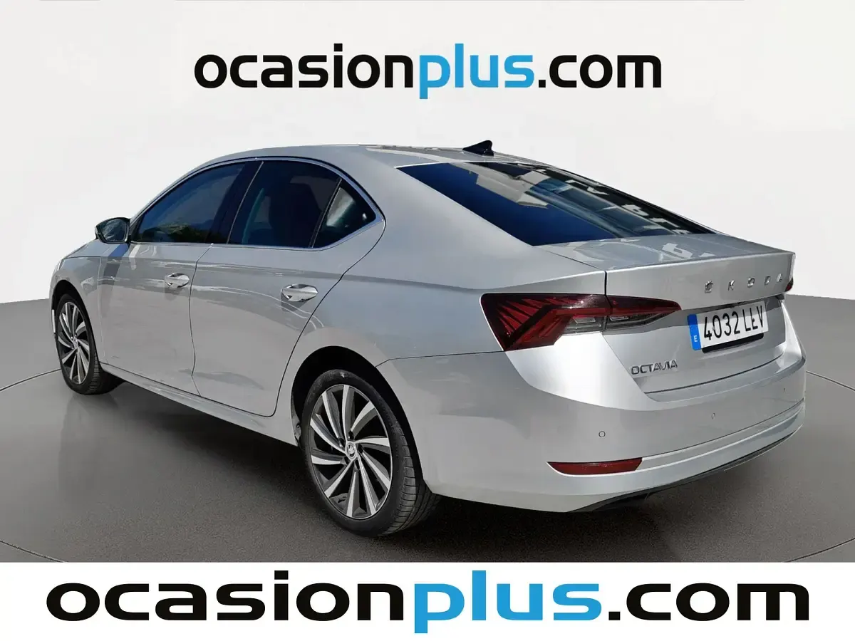 Usado Skoda Octavia Style 150 CV (110 kW) 2020 Gris plata Berlina