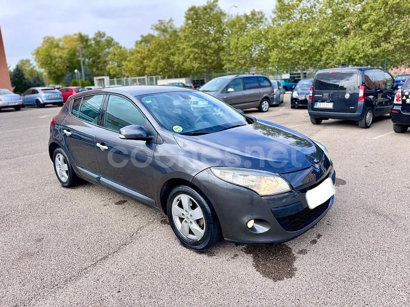 Usado Renault Mégane Expression 110 CV (80 kW) 2012 Gris / plata Berlina