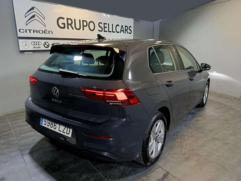 Usado VW Golf VIII Life 116 CV (85 kW) 2022 Gris Utilitario