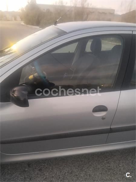 Begagnad Peugeot 206 70 HK (51 kW) 2005 Grå Sedan