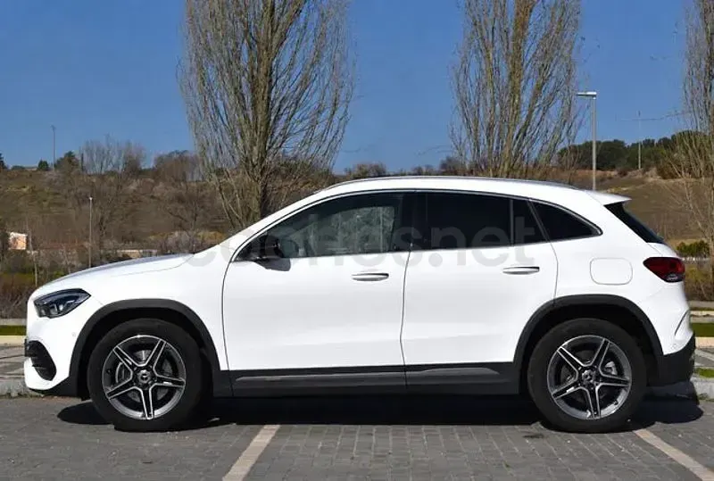 Usado Mercedes GLA250 AMG line 218 CV (160 kW) 2023 Blanco SUV