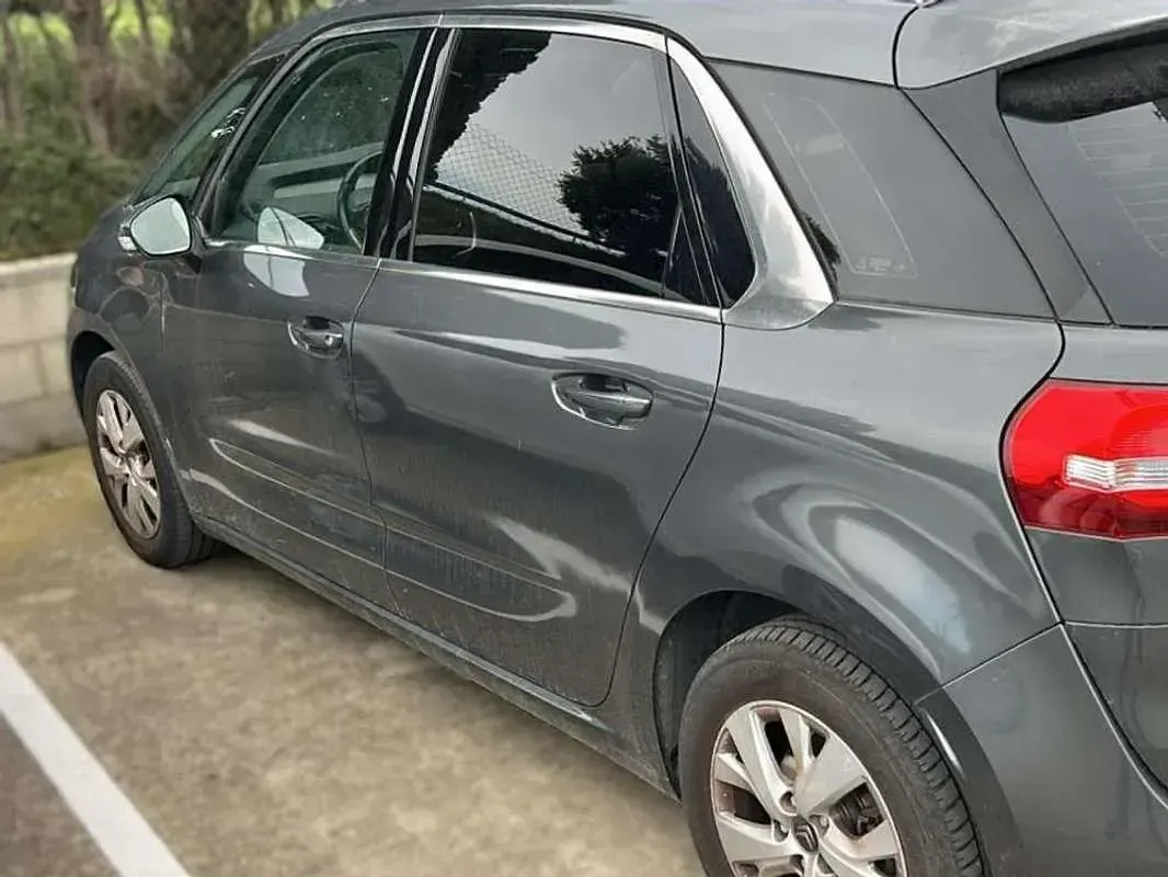Usado Citroën C4 Seduction 116 CV (85 kW) 2015 Gris Utilitario