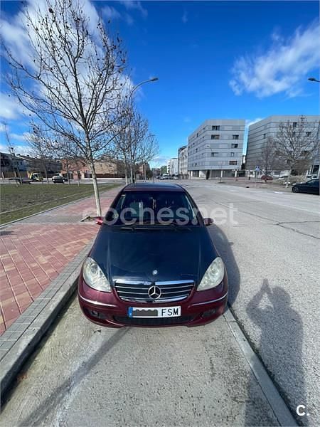 Usado Mercedes A180 Avantgarde 109 CV (80 kW) 2007 Granate Monovolumen