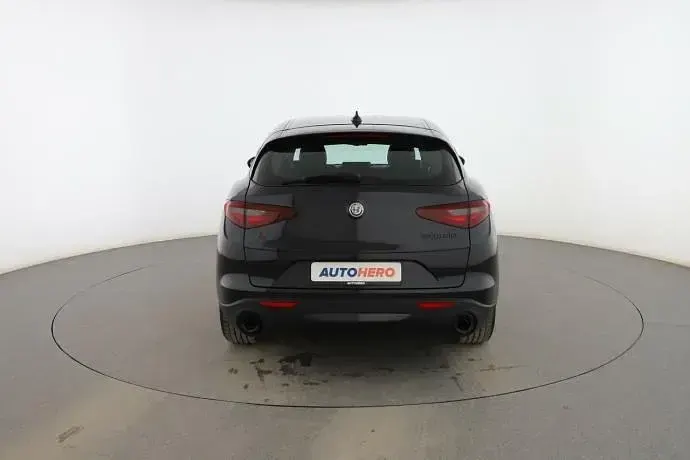 Usado Alfa Romeo Stelvio Sprint 200 CV (147 kW) 2021 Negro SUV