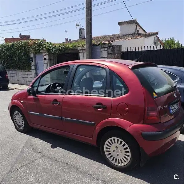 Usado Citroën C3 70 CV (51 kW) 2003 Rojo Berlina