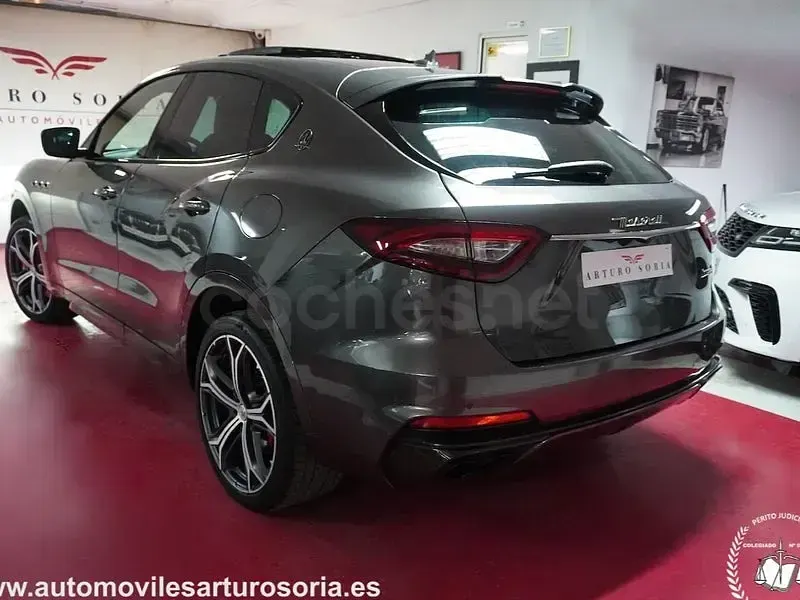 Usado Maserati Levante 580 CV (426 kW) 2020 Gris / plata SUV