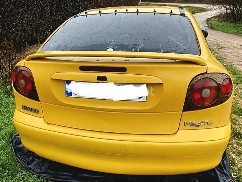 Usado Renault Mégane Coupé 100 CV (73 kW) 2000 Amarillo Coupe