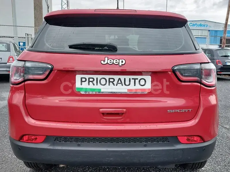Usado Jeep Compass Sport 120 CV (88 kW) 2020 Granate SUV