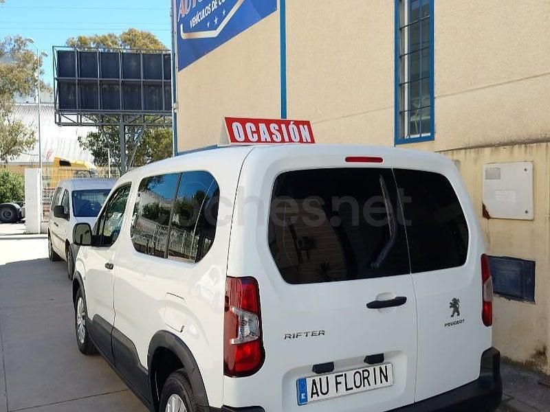 Usado Peugeot Rifter Active 100 CV (73 kW) 2021 Blanco Monovolumen