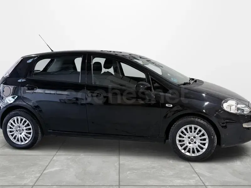 Usado Fiat Punto Pop 69 HP (50 kW) 2014 Preto Citadino